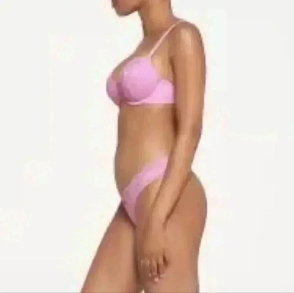 Skims Strapless Bra 44A Ultra Fine Mesh  Straps Enclosed Petal Pink NWT - Picture 3 of 3